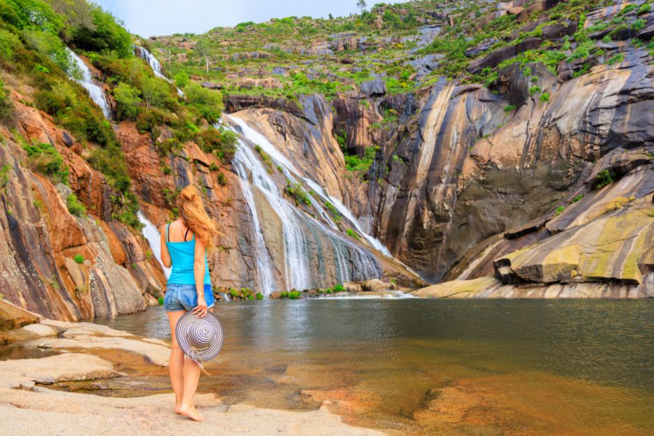 camiño do litoral de Galicia Cascada do Ezaro